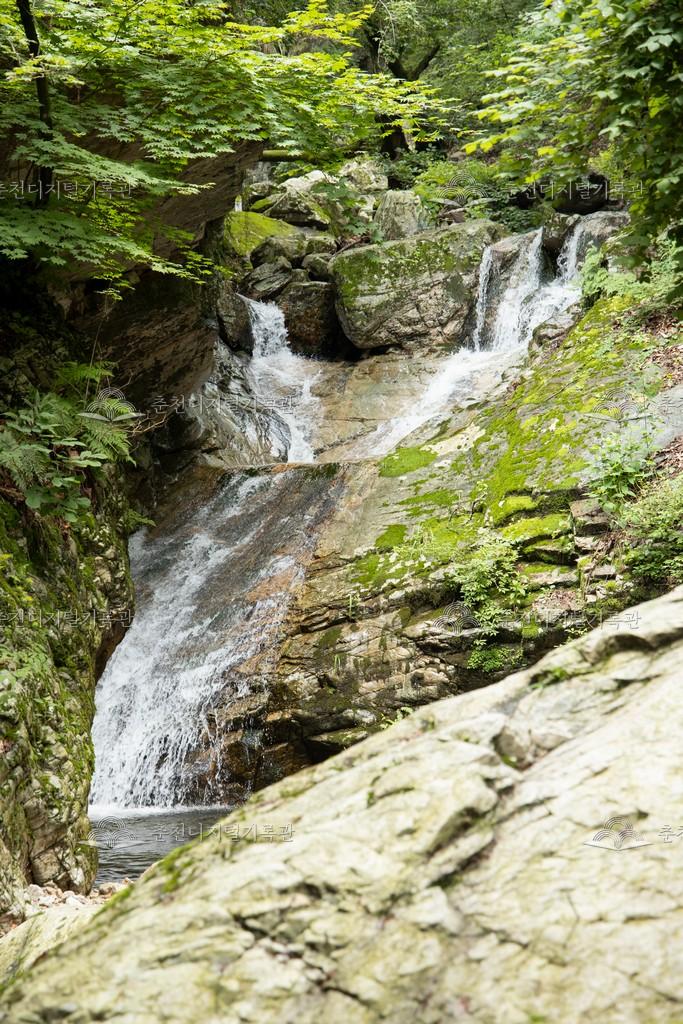 백련폭포 이미지