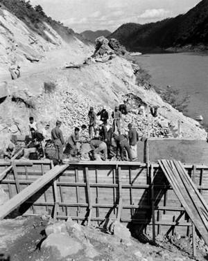 서울-춘천 간 도로 공사 사진 이미지