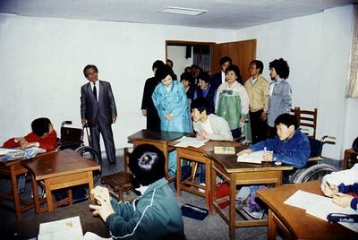 김옥숙 여사 심신재활원 방문 사진 이미지