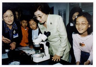 이희호 여사 남부초등학교 방문 사진 이미지