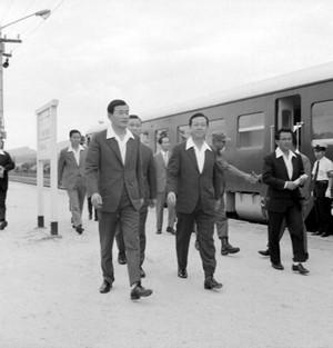 김종필 국무총리 춘천 방문 사진 이미지