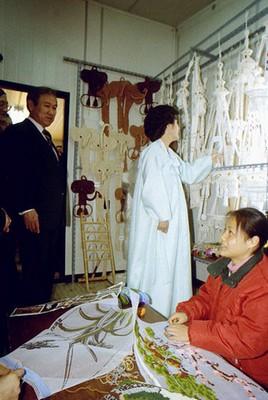 노태우 전 대통령 내외 춘천시립갱생원 방문 사진 이미지