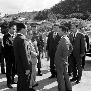 박정희 전 대통령 강원도청 및 춘천경공업단지 시찰 사진 이미지