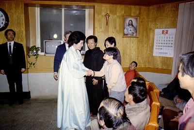 노태우 전 대통령 내외 춘천시립갱생원 방문 사진 이미지