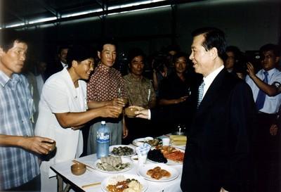 김대중 전 대통령 호반육묘장 시찰 사진 이미지