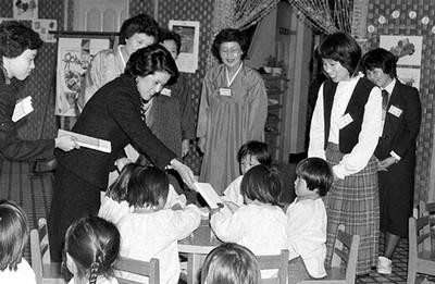 이순자 여사 춘천 효자시범새마을유아원 방문 사진 이미지