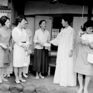 육영수 여사 춘천지구 파월 병사 가족 방문 사진 이미지