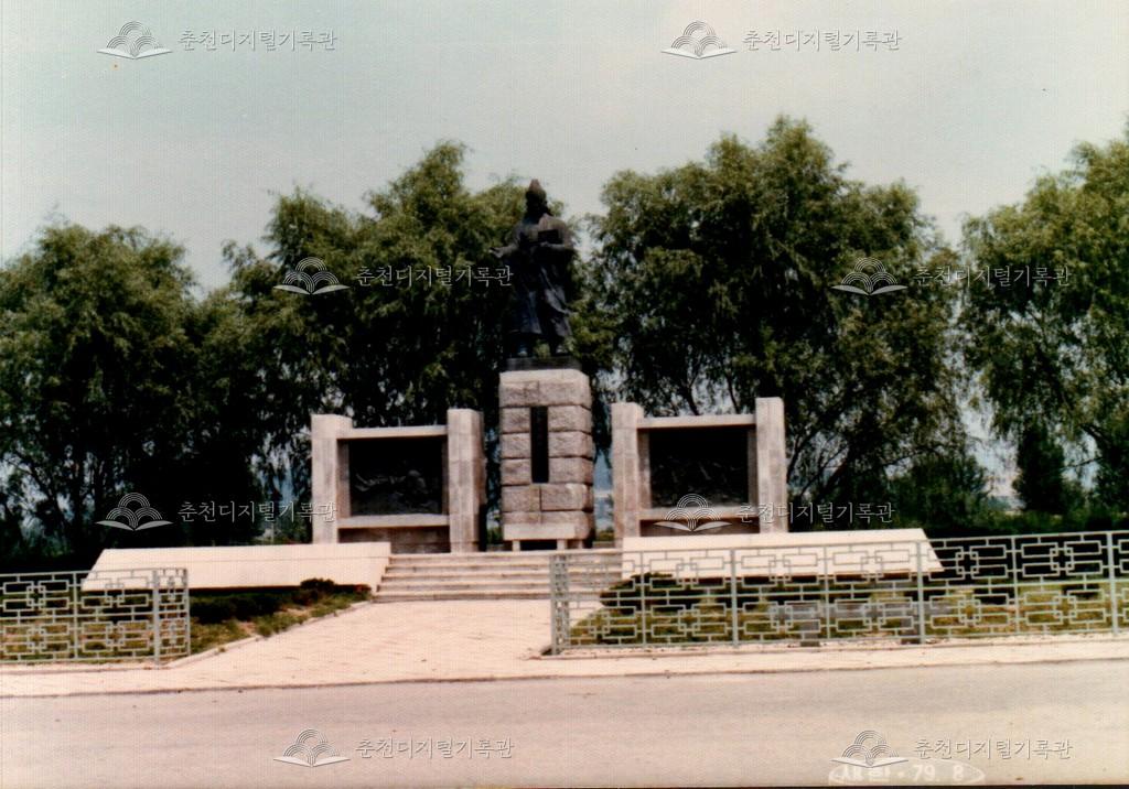 의암 류인석 동상 사진 이미지