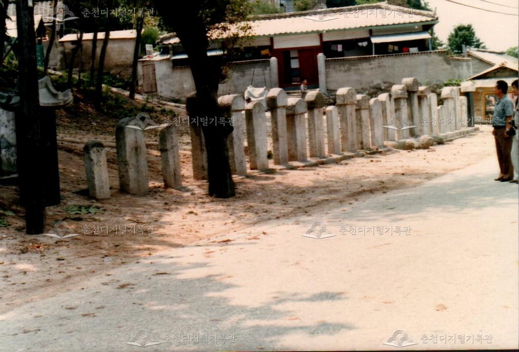 소양로1가 비석군 사진 이미지