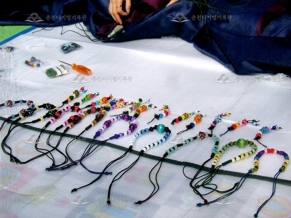 매듭 공예 수업 사진 이미지