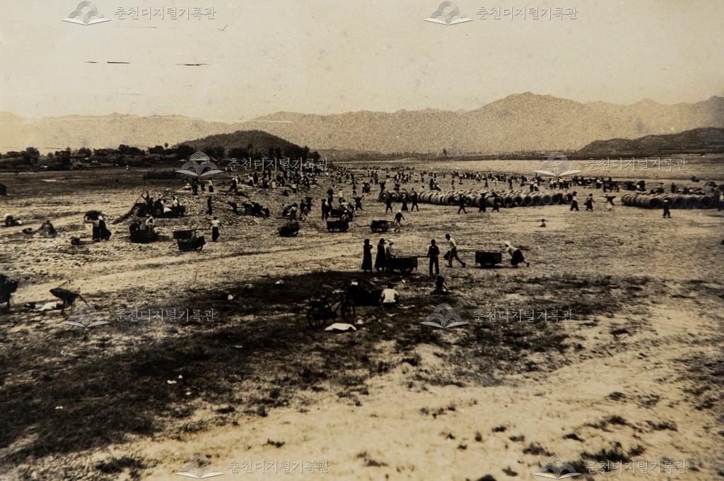 우두동 소양강 제방 축조공사 현장 이미지