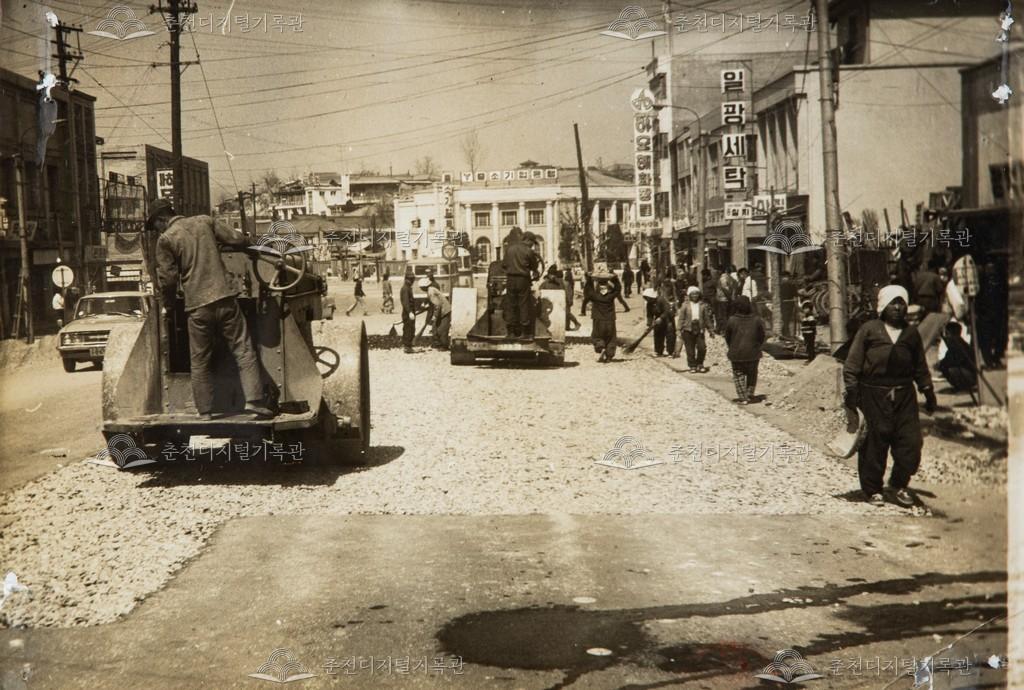 명동 입구 포장 공사 이미지