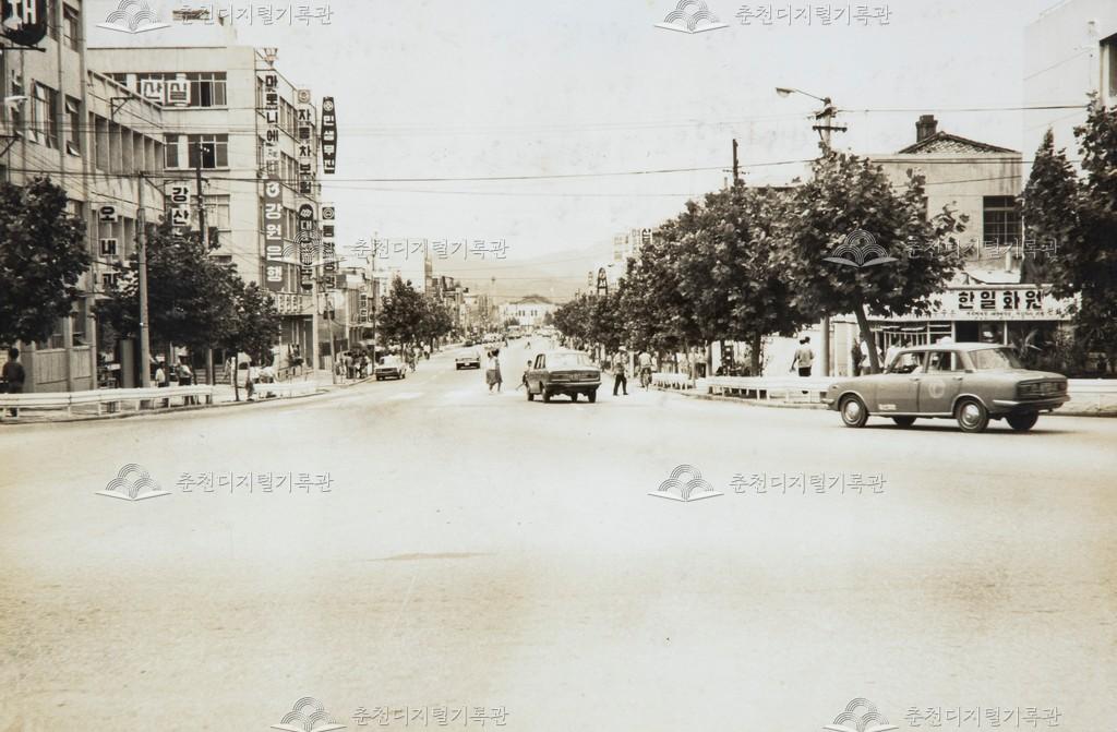 중앙로2가에서 춘천세무서 방향 도로 이미지