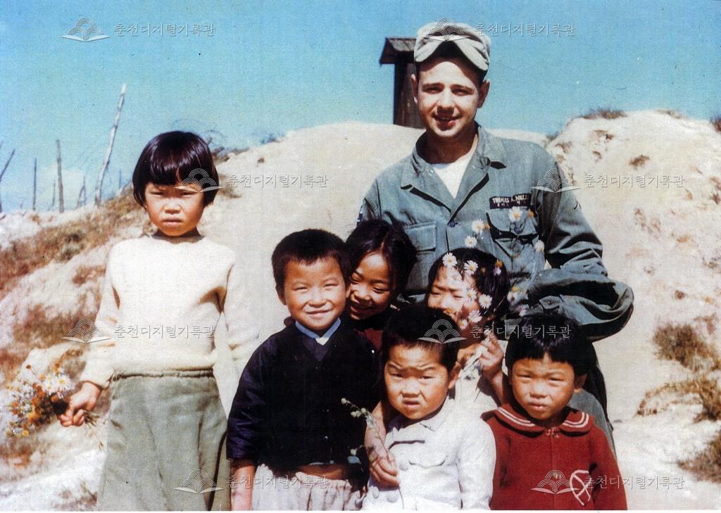 미군병사와 아이들 이미지