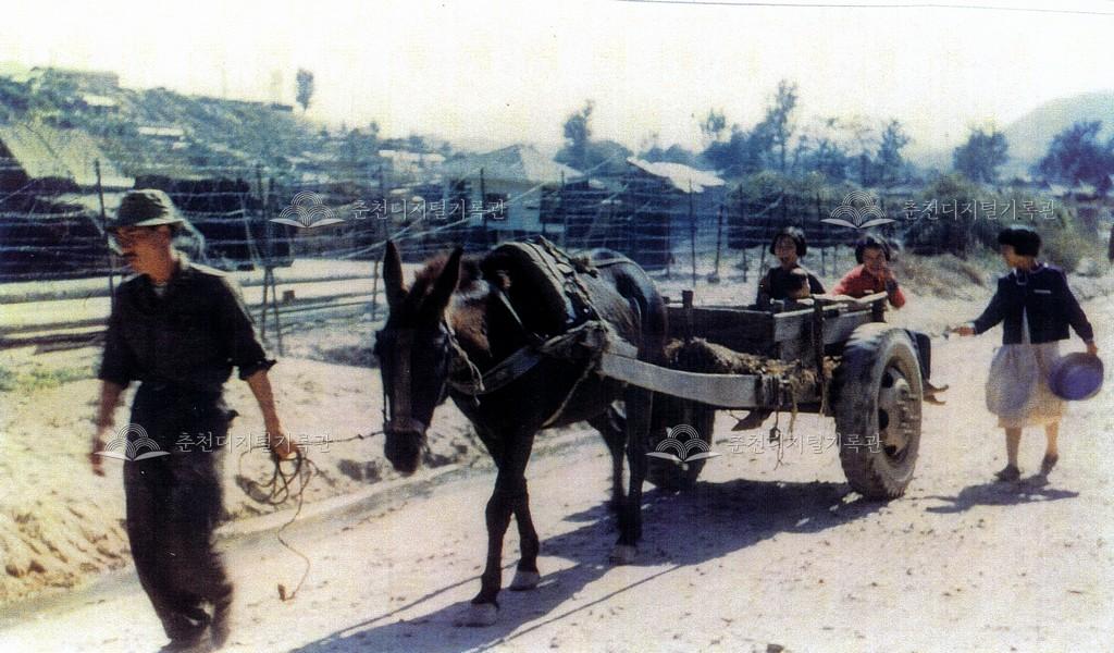 미군부대와 마차 이미지