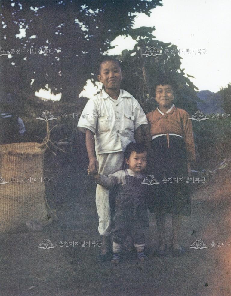 어린 남매 이미지