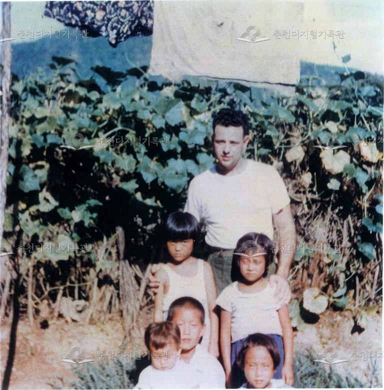 미군병사와 아이들 이미지