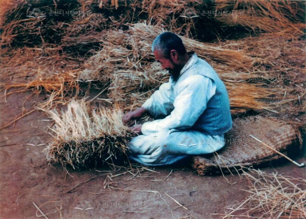 지붕 이엉 엮기 이미지