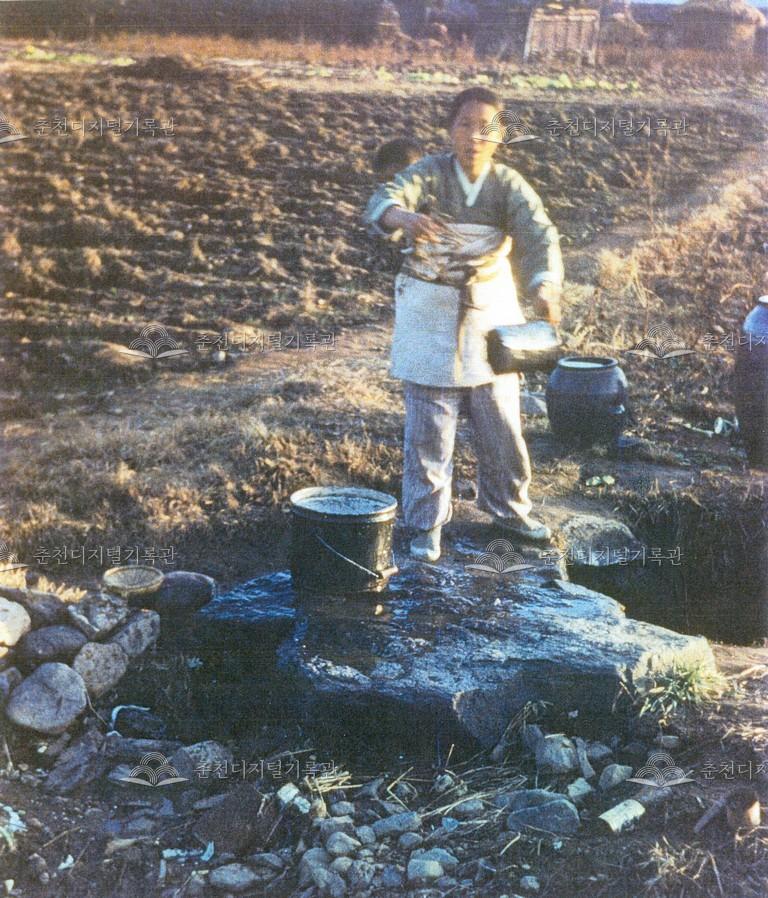 우물가의 어머니 이미지