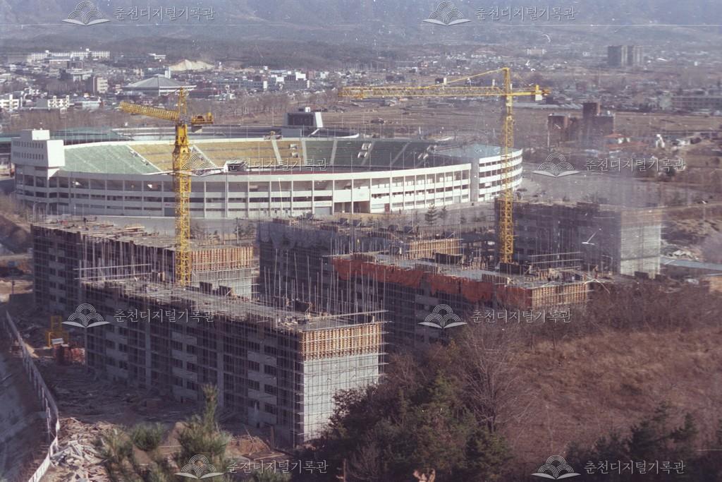 춘천종합운동장과 금호1차 아파트 신축 현장 이미지