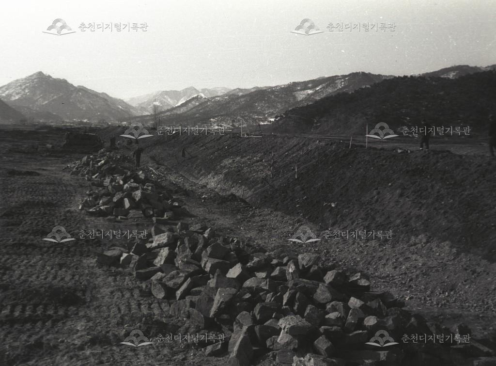 동면 하천 제방 공사 현장 이미지