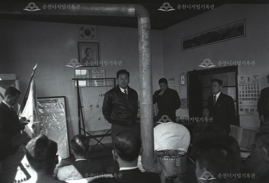 춘성군수 연초 시찰 이미지