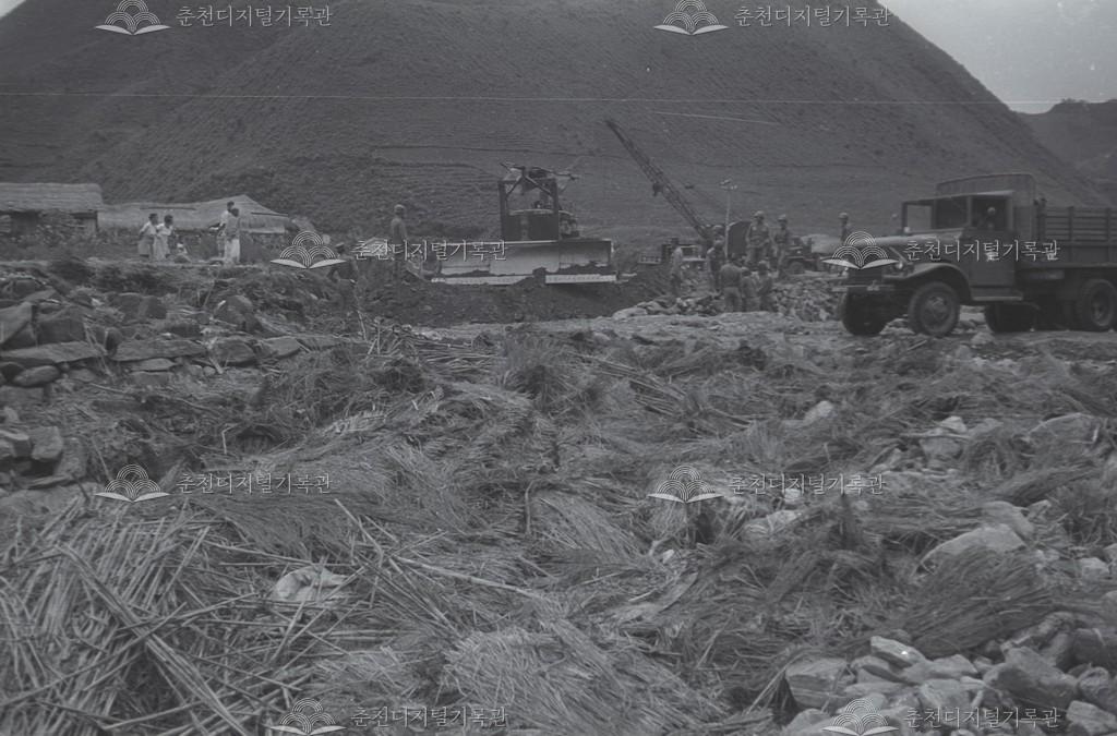 신동면 수해 군장병 복구작업 이미지