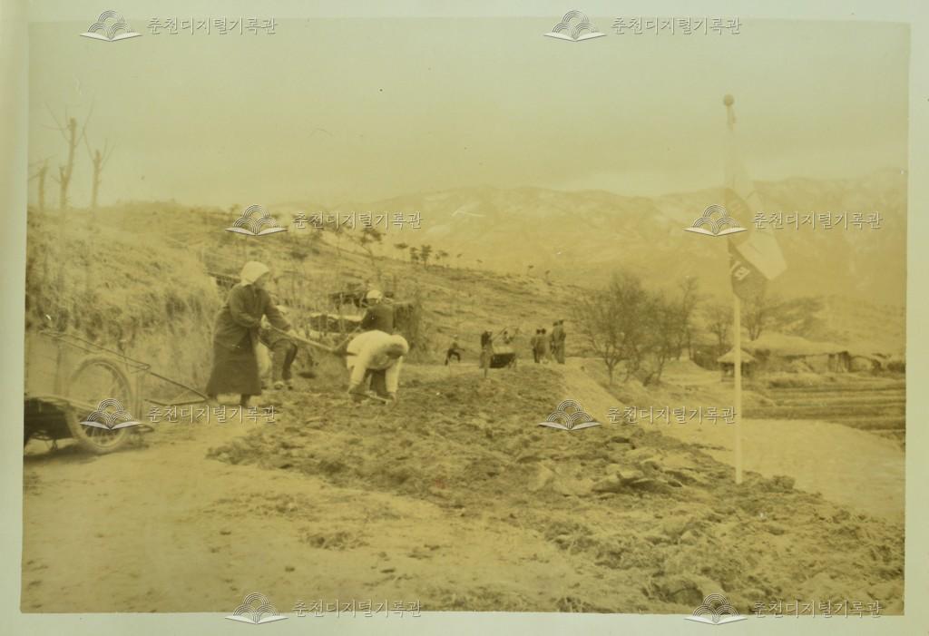 새마을운동 도로 보수 이미지