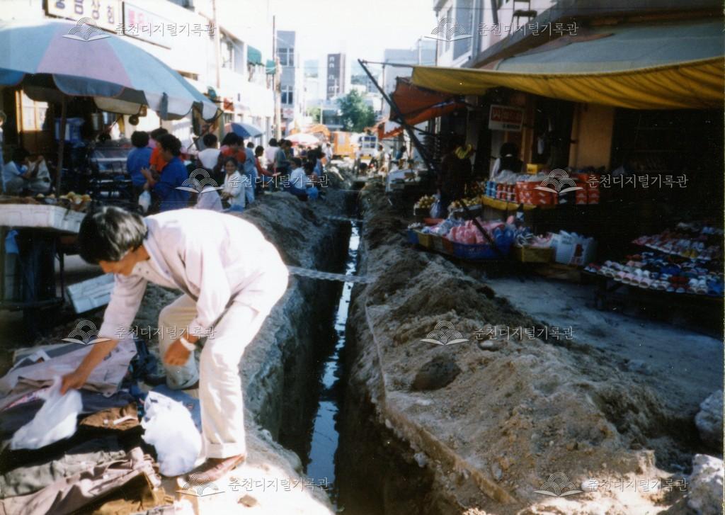 동부시장 철거 전 하수도 공사 모습 이미지