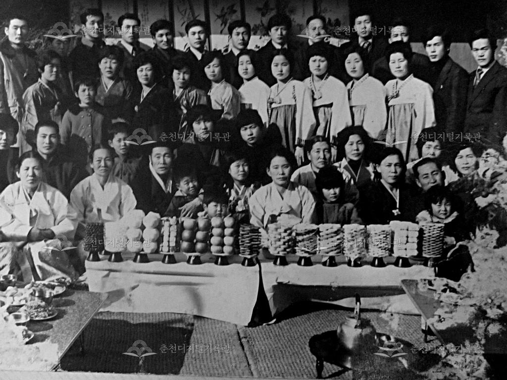 가정리 주민 류연규의 환갑잔치 기념사진 이미지