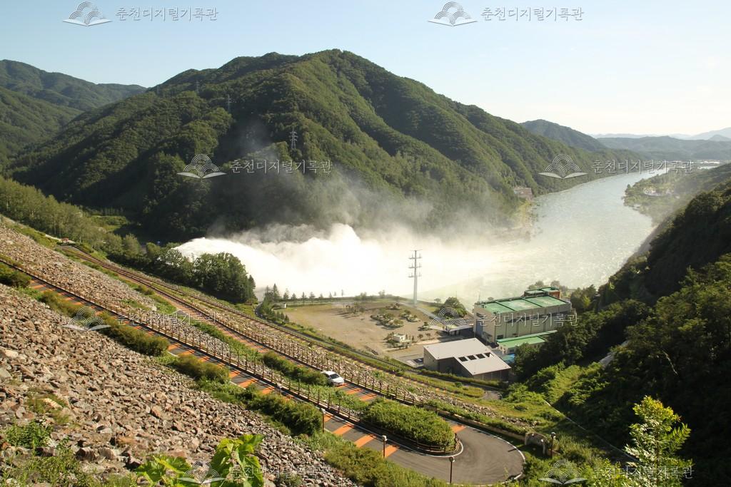 2017년 소양강댐 수문 개방 이미지
