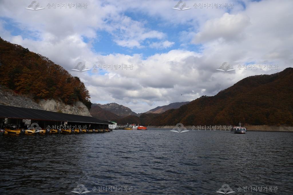 청평사 유람선 선착장 및 유람선 이미지