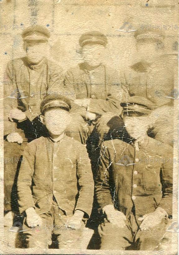 일제강점기 춘천중학교 2학년 단체 사진 이미지