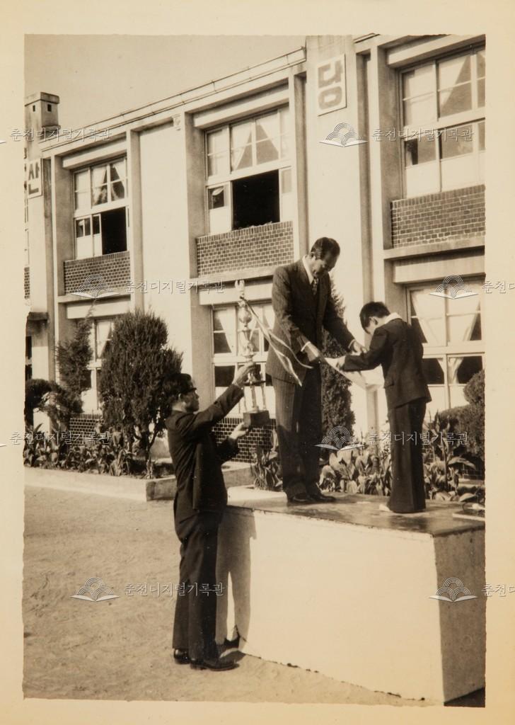 전국 웅변대회 특등 시상 이미지