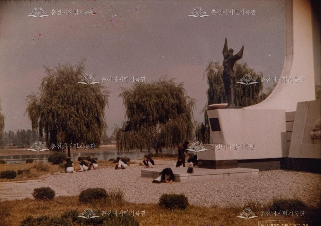 자유수호의 탑 환경정리 이미지