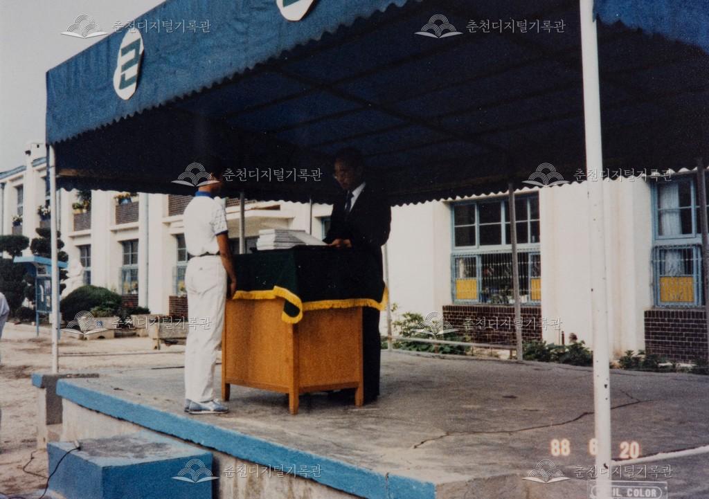 육상 입상자 상장 전달 이미지