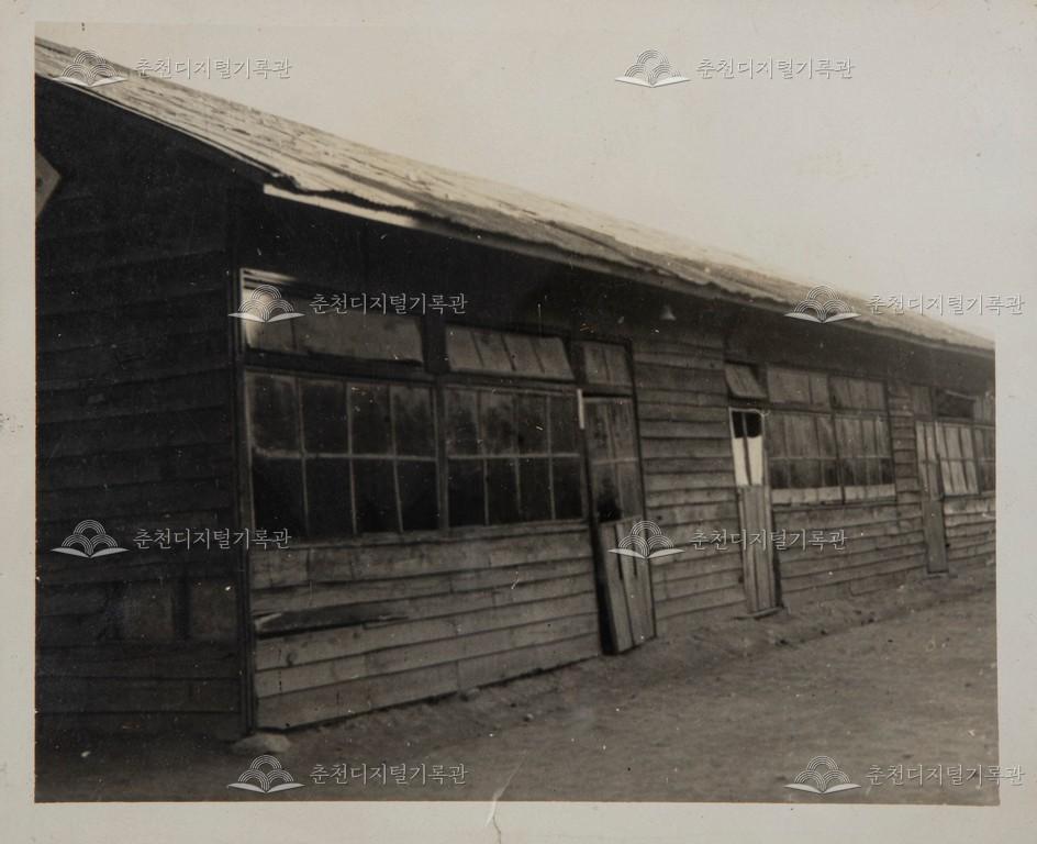 본관 후편 가교사(假校舍) 이미지