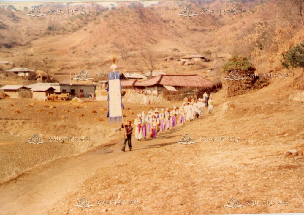 밭치리 장승제 마을 농악대 이미지