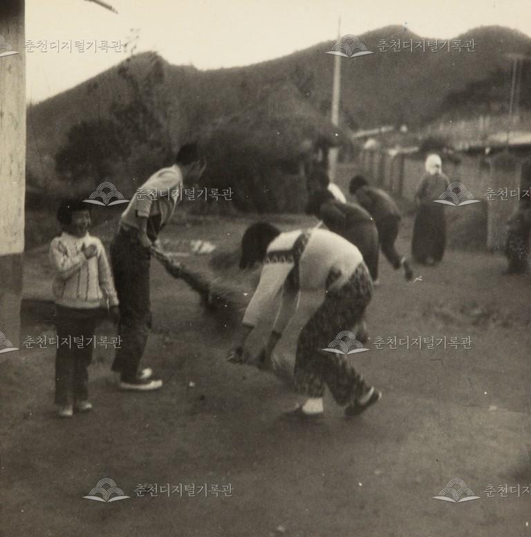 새마을의 날 마을 안길 쓸기 이미지