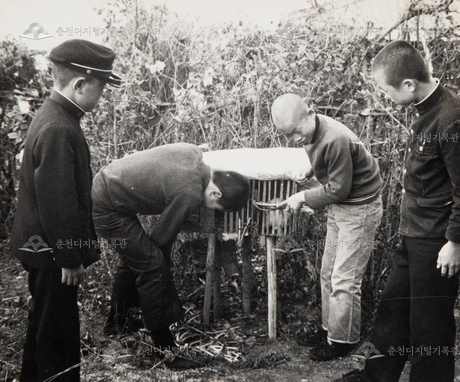 춘성중학교 1학생 1토끼 사육 이미지