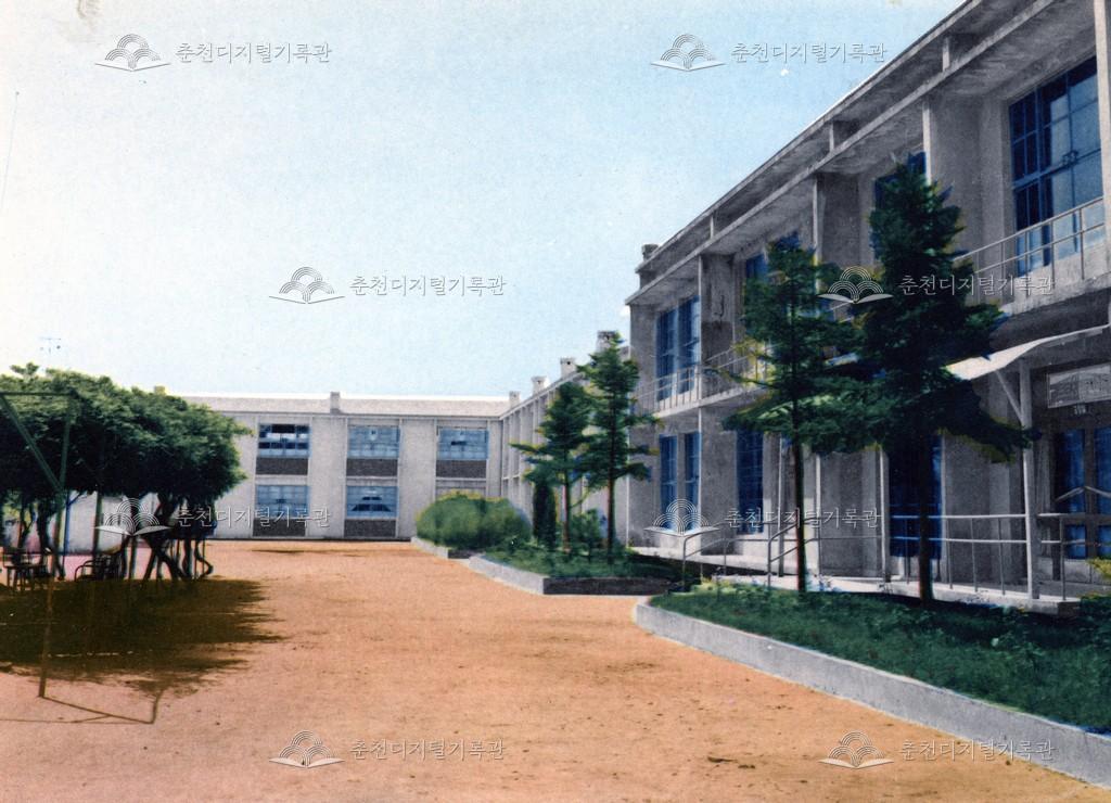 중앙국민학교 교사(校舍) 전경 이미지