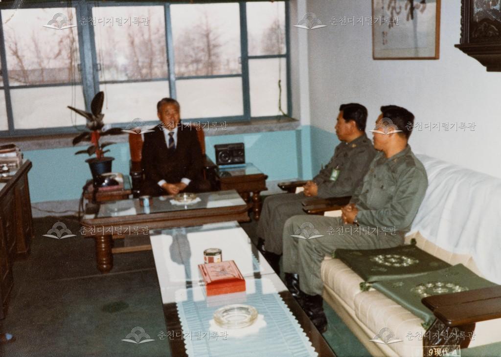 자매부대에서 춘성중학교 방문 이미지