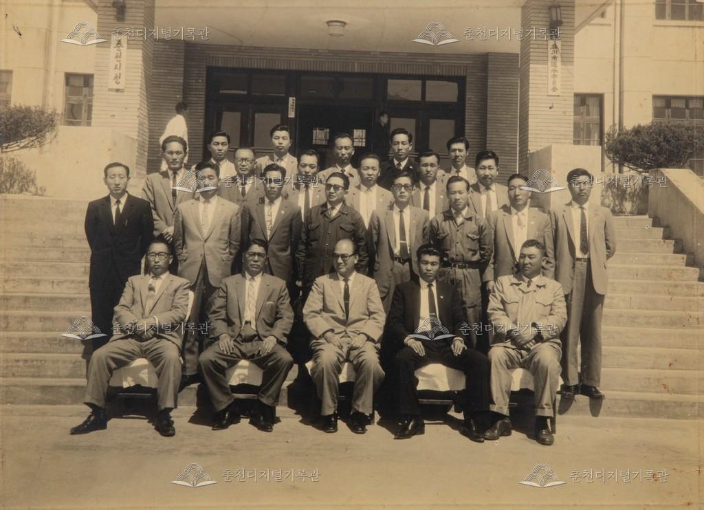 춘천시의회 의원 및 춘천시 공무원 단체 사진 이미지