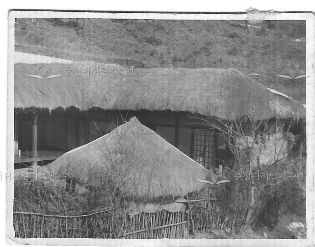품안리 초가집 이미지
