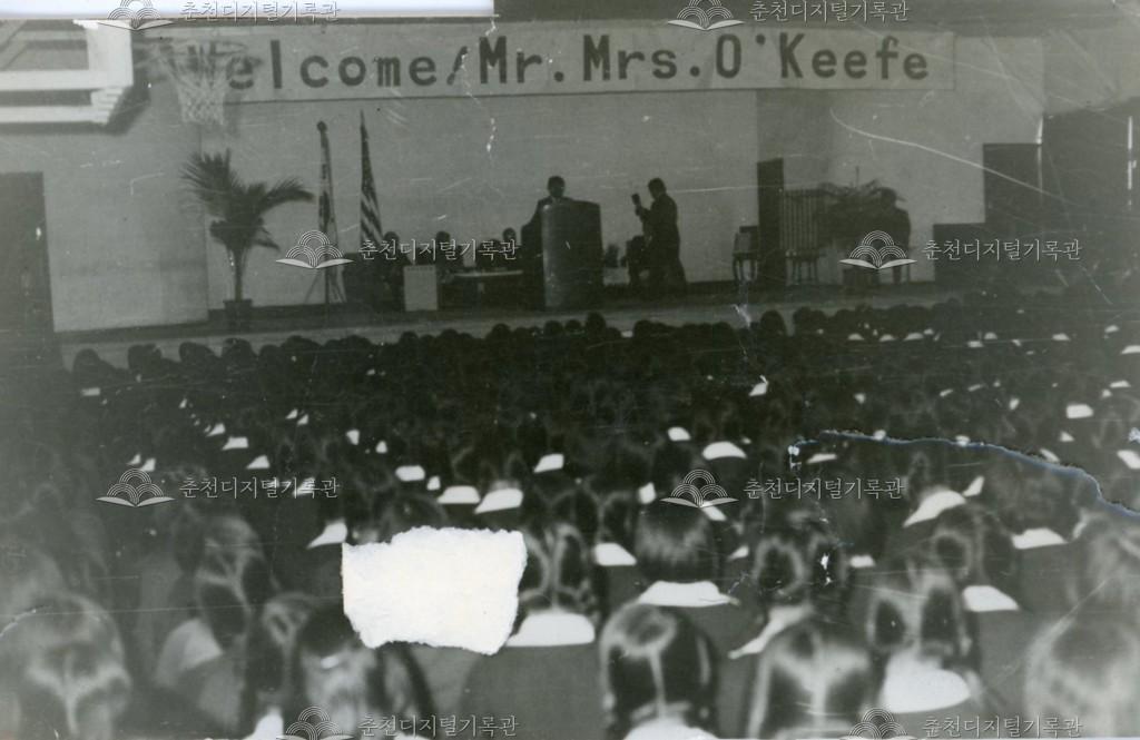 춘천여자고등학교 1975년 O'Keefe씨의 내교 환영식 이미지