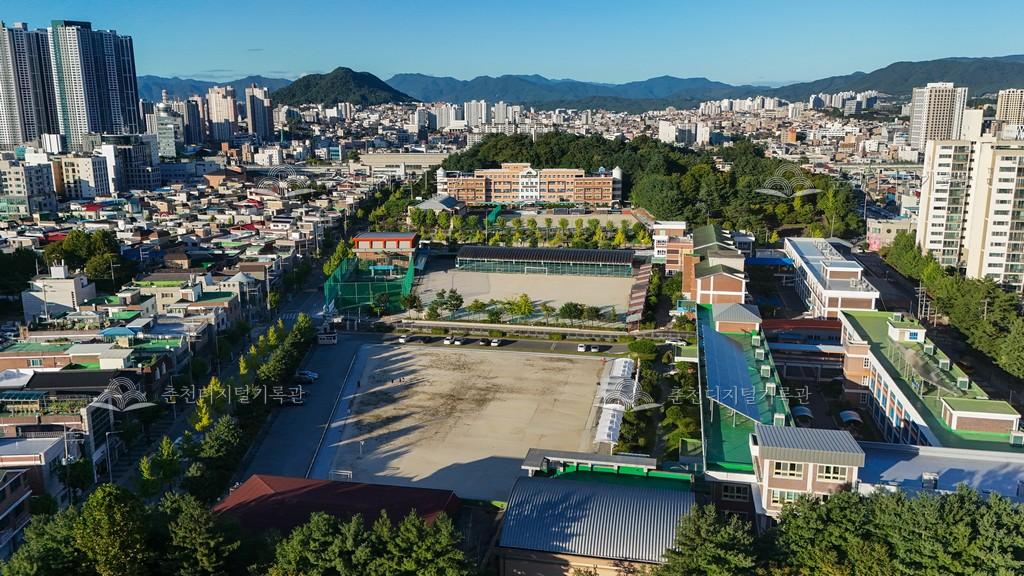 남춘천초등학교와 남춘천중학교, 남춘천여자중학교 전경 이미지