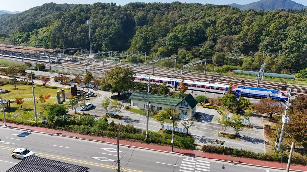 옛 김유정역 폐선로와 폐객차 모습 이미지