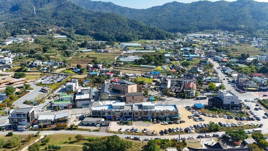 김유정역 앞 상가 밀집 지역 이미지