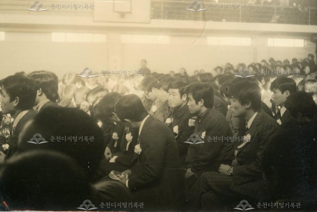 춘천교육대학 1975년 졸업 기념사진 이미지