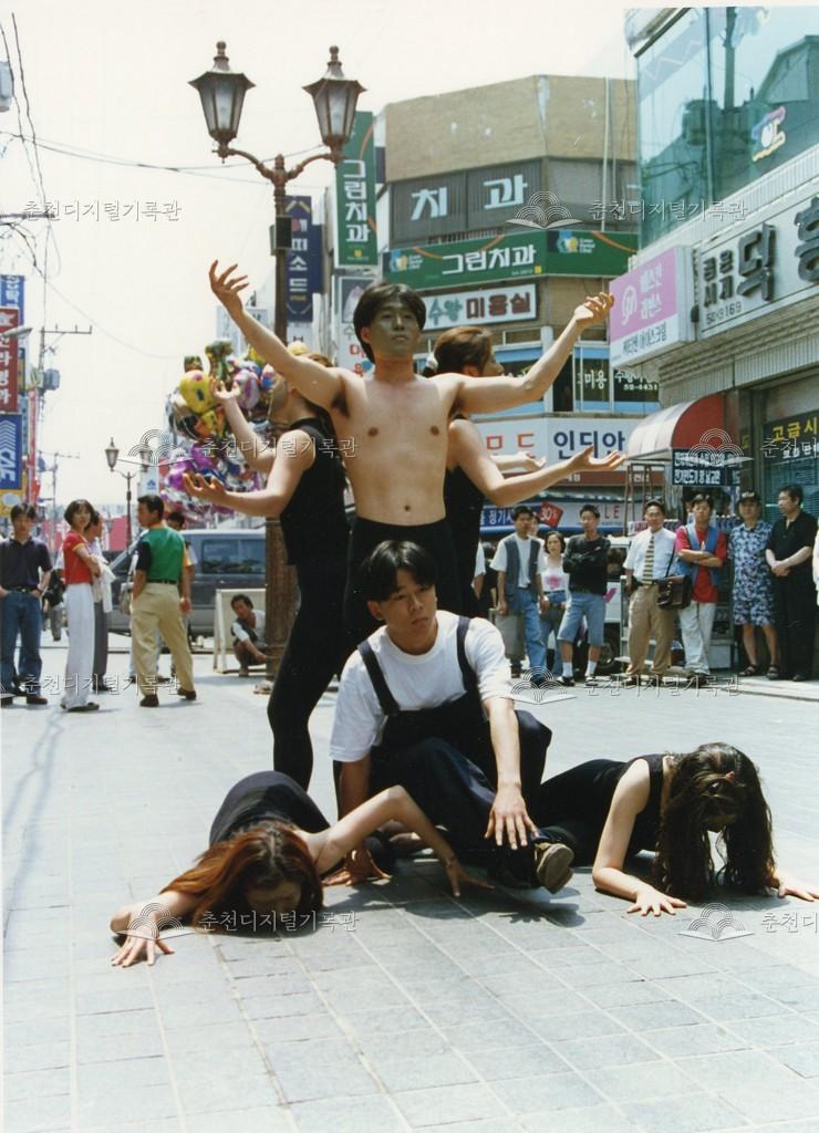 춘천마임축제 거리공연 사진 이미지